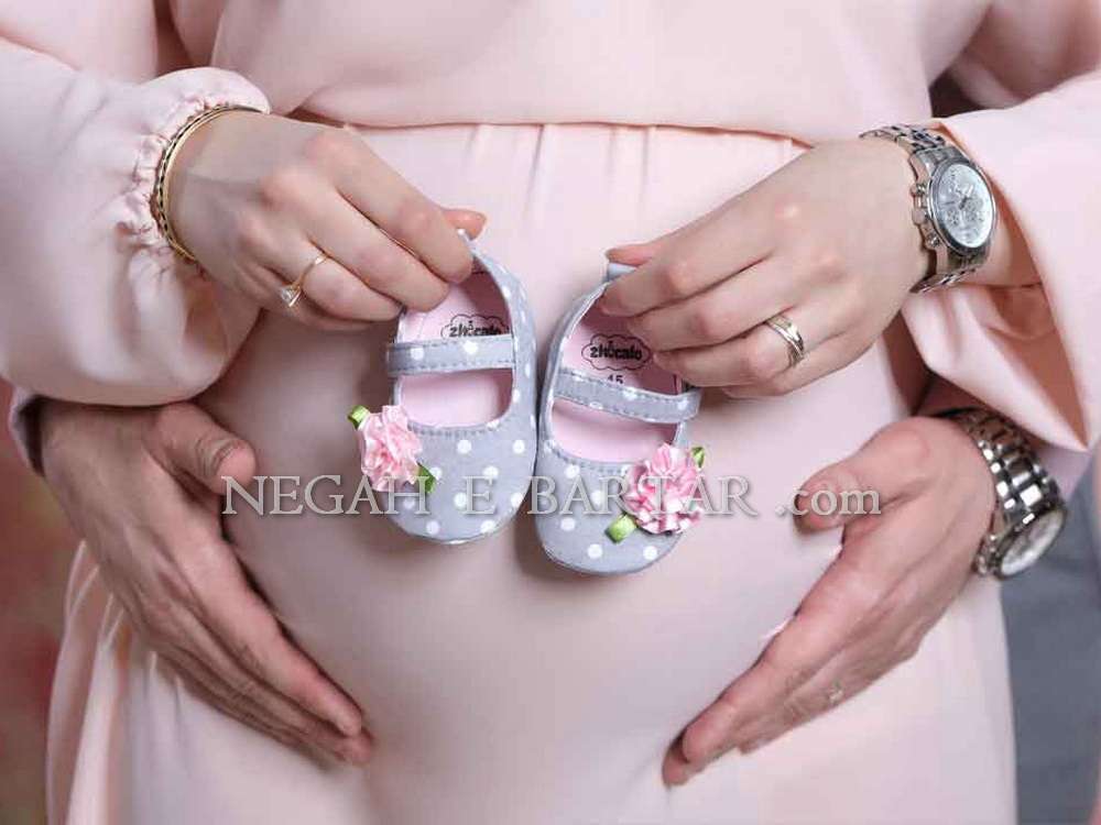 دانلود فیلم ژست عکس بارداری با لباس نوزاد
